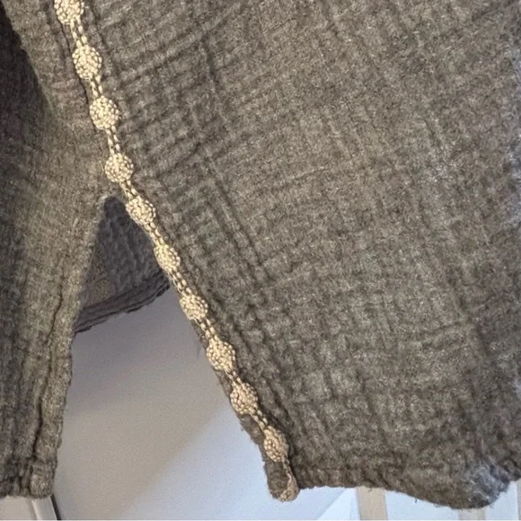 Johnny Was Workshop Gray Cream Embroidered Floral V-Neck Tunic Tassels medium - Picture 9 of 10